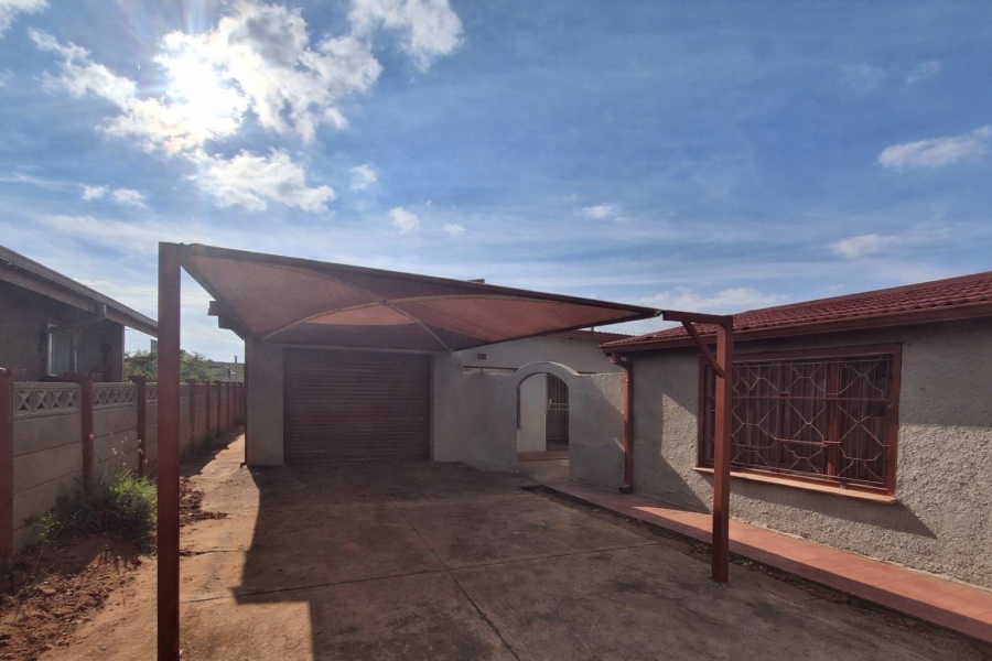 2 Bedroom Property for Sale in Phuthaditjhaba Free State